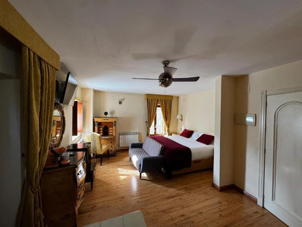 Quarto Deluxe - 1 cama de casal grande — Hotel Rural Cayetana