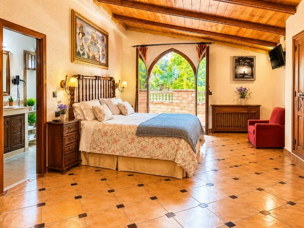 Junior Suite with Hot Tub — Hotel Rural Convento Santa Maria de la Sierra