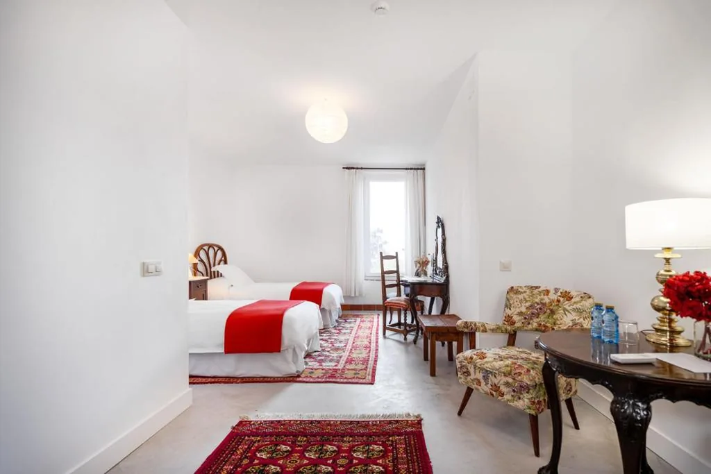 Barrierefreies Doppelzimmer für Personen mit eingeschränkter Mobilität — Hotel Rural Costa del Trigo
