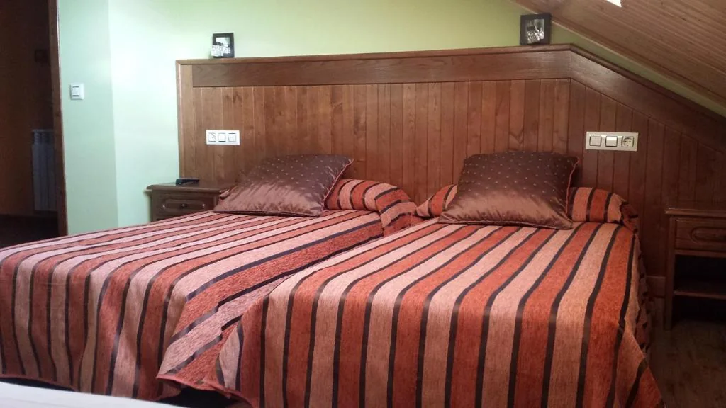 Dreibettzimmer — Hotel Rural El Caseron de Linarejos