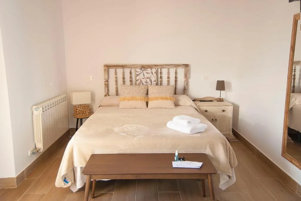 Habitación Doble Deluxe con bañera — Hotel Rural El Cedro