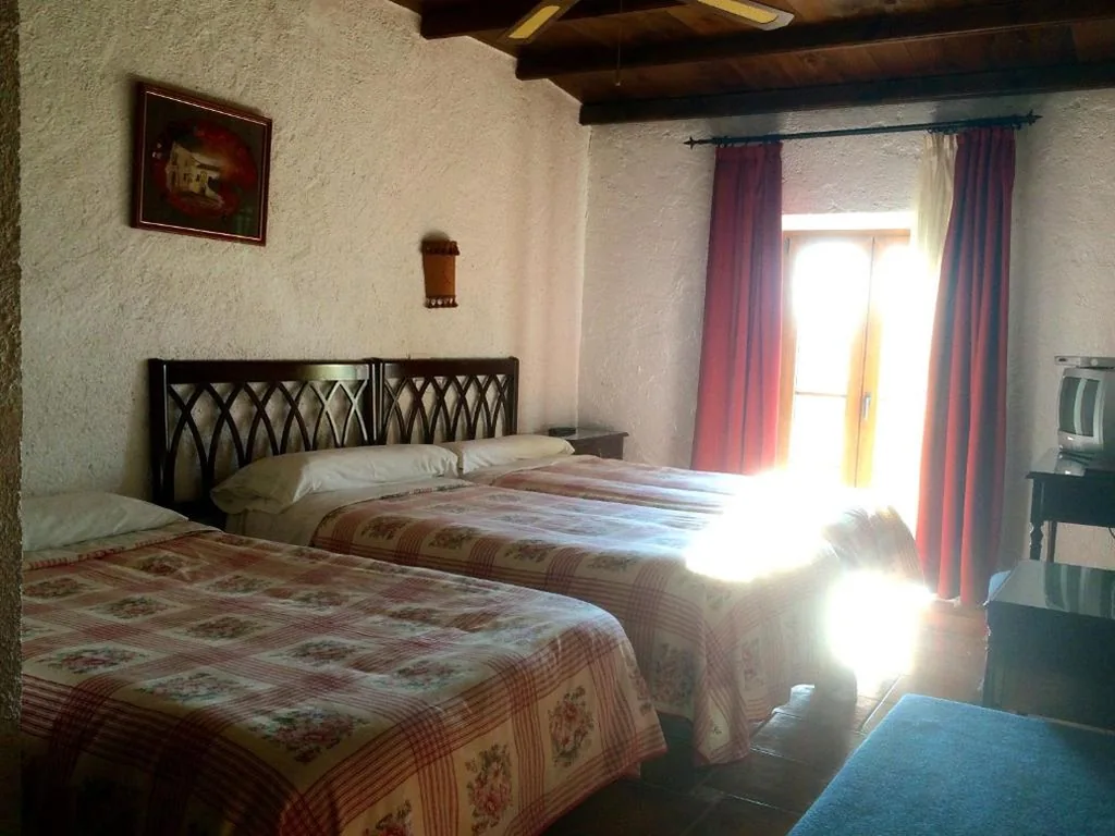 Triple Room — Hotel Rural El Cortijo