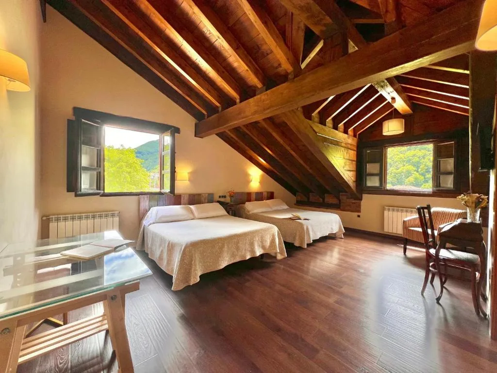 Camera quadrupla con 2 letti — Hotel Rural El Fundil