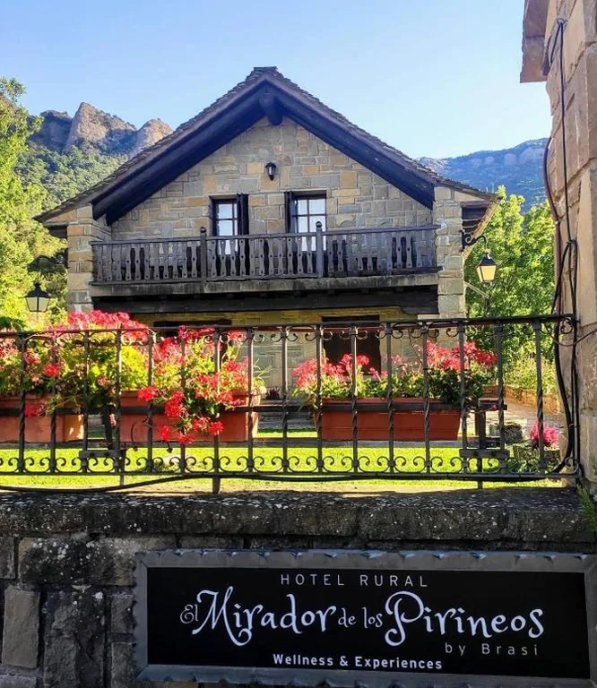 Suite — Hotel Rural El Mirador de los Pirineos