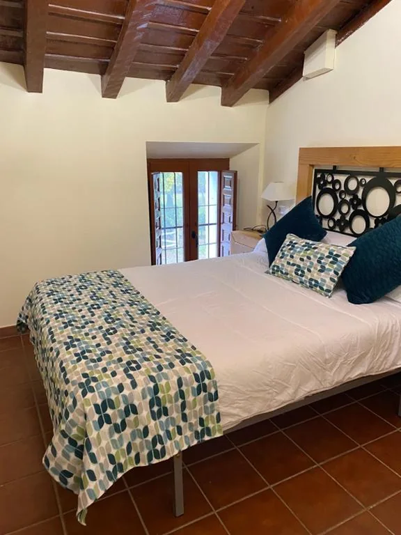 Habitación Deluxe (2 adultos + 1 niño) — Hotel Rural El Refugio de Los Templarios
