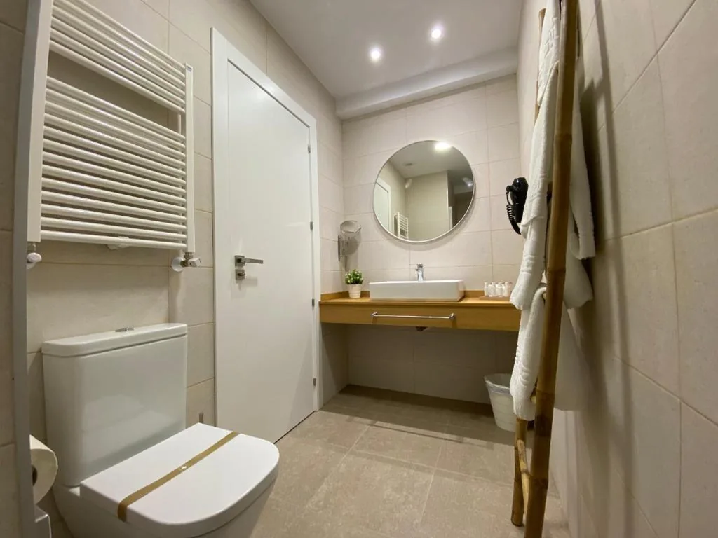 Habitación Doble con patio — Hotel Rural - El Rincón de Don Pelayo
