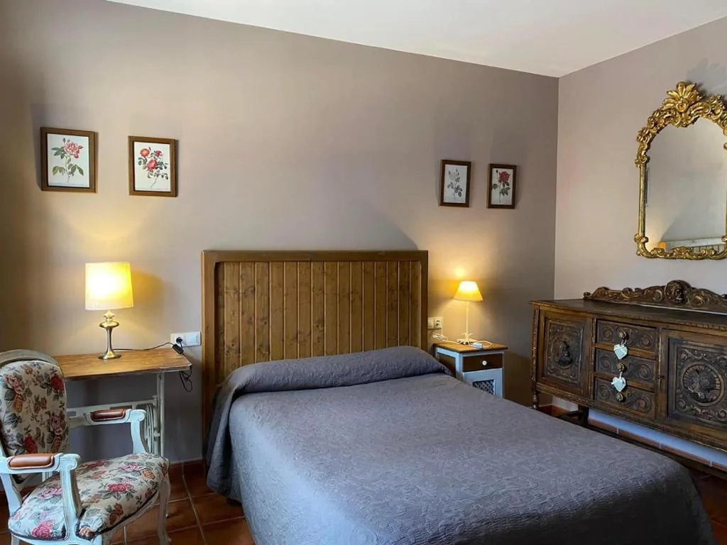 Camera matrimoniale con bagno privato — HOTEL RURAL EL SABINAR