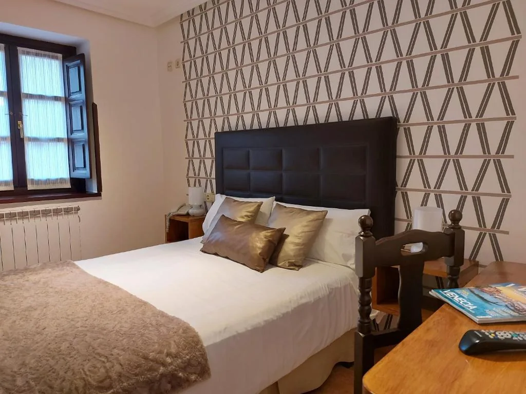 Habitación Doble Pequeña — Hotel Rural Entremontes
