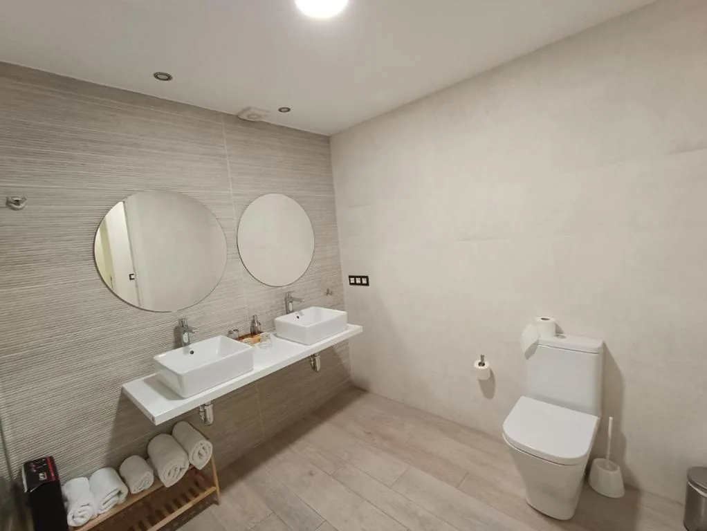 Habitación Doble Estándar con sofá — Hotel Rural Envero