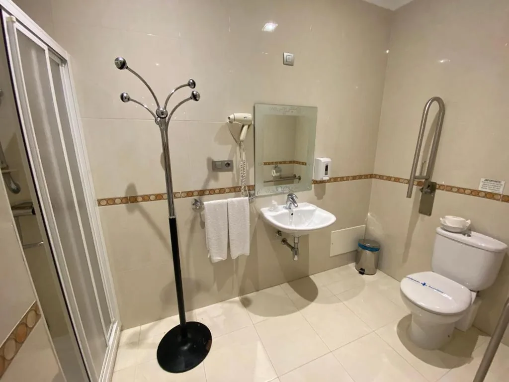 Camera matrimoniale accessibile alle persone con mobilità ridotta — Hotel Rural Finca Aldeola