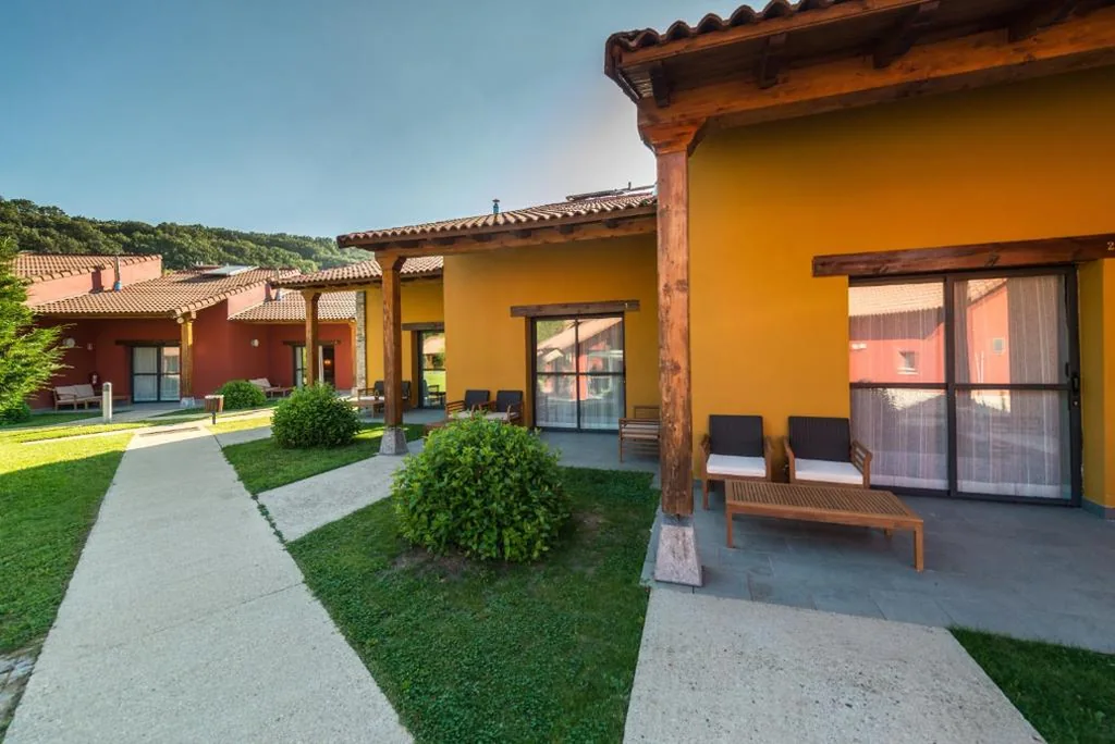 Quadruple Room adapted for guests with disabilities — Hotel Rural Fuentes Blancas