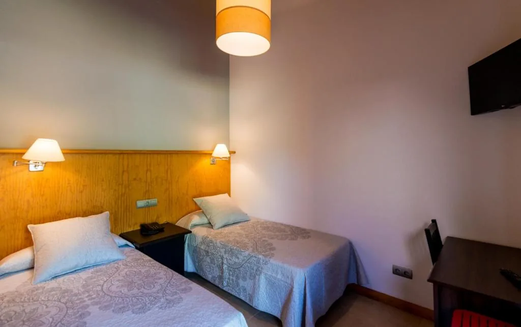 Standard Double Room with Garden View - 2 beds — Hotel Rural Fuentes Blancas