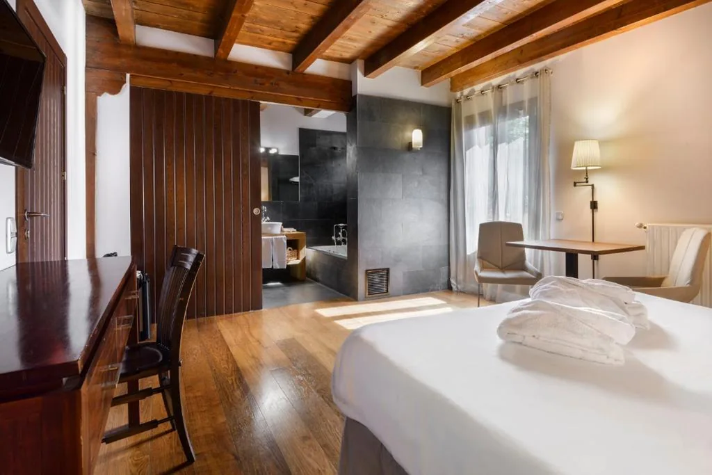 Junior Suite mit Terrasse — Hotel Rural Iribarnia