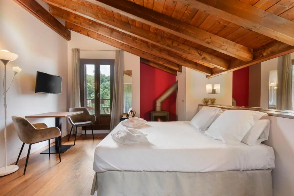 Junior Suite mit Gartenblick — Hotel Rural Iribarnia