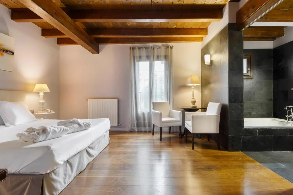 Junior Suite — Hotel Rural Iribarnia
