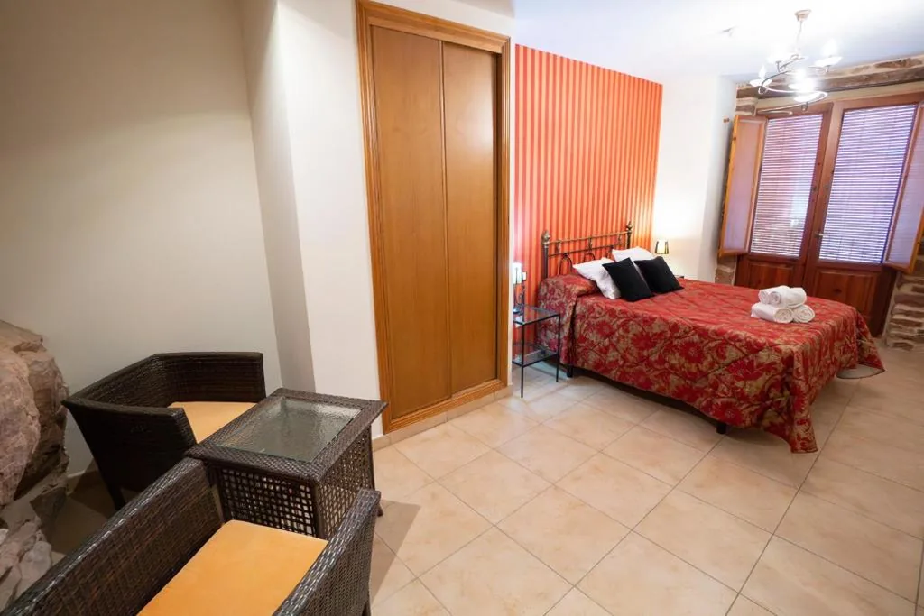 Camera doppia con balcone — Hotel Rural L'Antic Portal