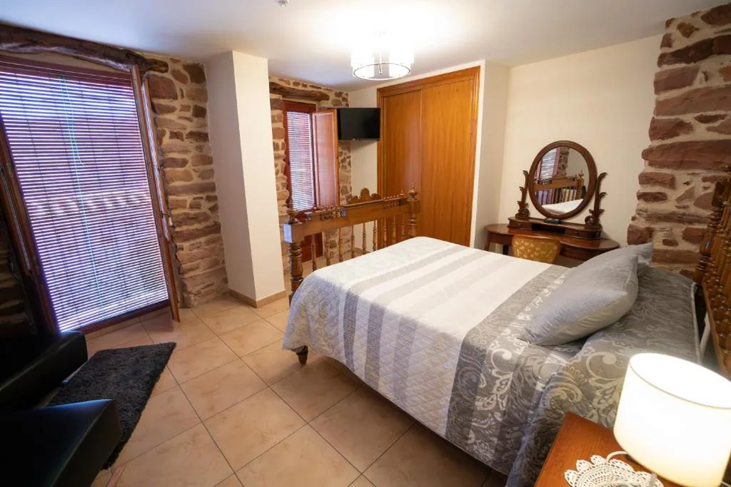 Camera doppia con balcone — Hotel Rural L'Antic Portal