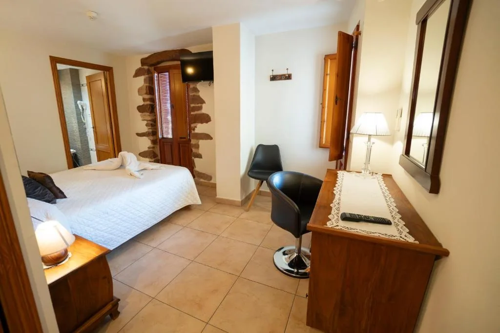 Camera doppia con terrazza — Hotel Rural L'Antic Portal