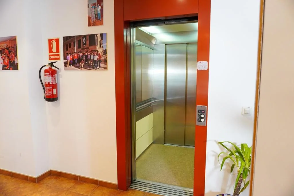 Double Room adapted for guests with reduced mobility — Hotel Rural La Corte de los Pinares