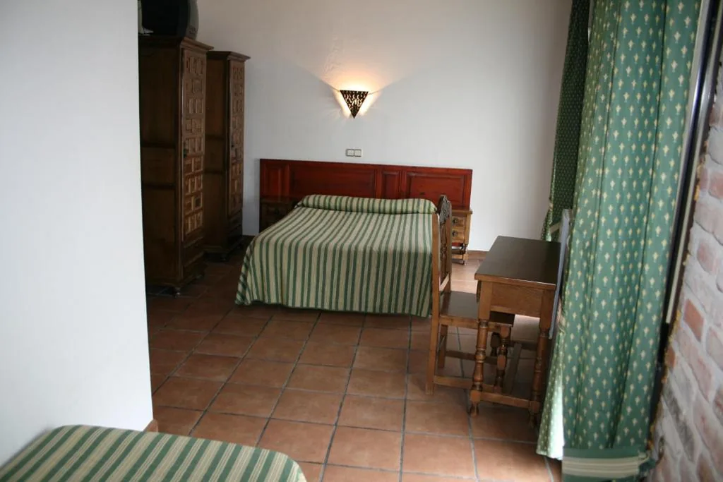 Dreibettzimmer — Hotel Rural La Enoteca