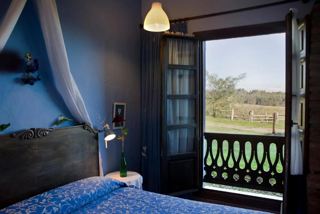 庭園の景色を望むダブルルーム — Hotel Rural La Llosa de Fombona
