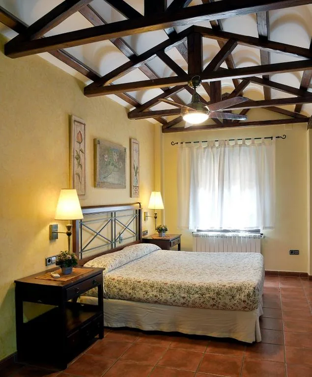 Habitación Doble Deluxe — Hotel Rural La Moragona