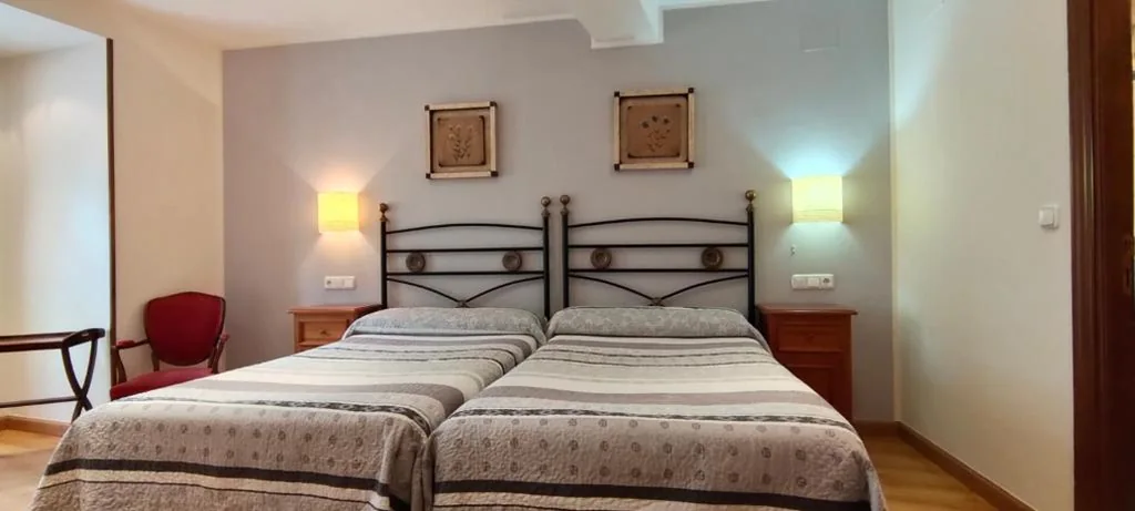 Camera doppia con 2 letti — Hotel Rural la Plaza