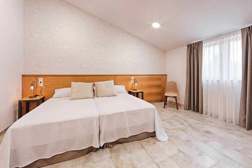 Familienzimmer mit eigenem Bad — Hotel rural La Tejera