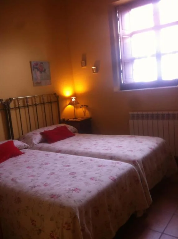 Quarto Duplo adaptado para pessoas com deficiência - 2 camas — Hotel Rural La Veleta