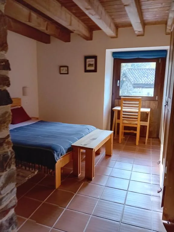 Tweepersoonskamer met uitzicht op de bergen — Hotel Rural Las Encinas