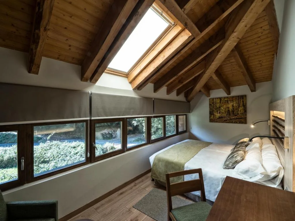 Camera doppia con letti singoli — Hotel Rural Las Montañas de Pumar