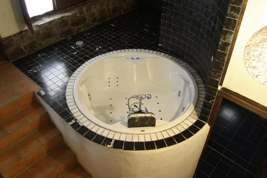 Quarto Duplo com banheira de hidromassagem — Hotel Rural Llerau