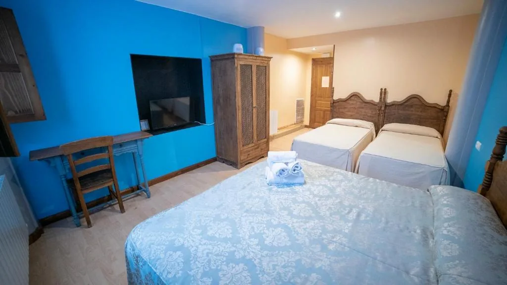 Standard-Vierbettzimmer — Hotel Rural Los Cerezos de Yanguas