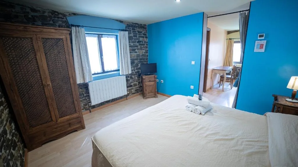 Superior-Dreibettzimmer — Hotel Rural Los Cerezos de Yanguas