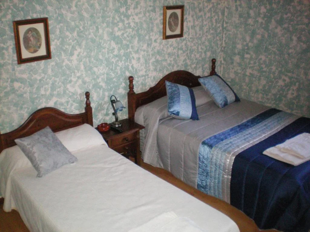 三人间（3位成人＋1名儿童） — Hotel Rural Los Perales