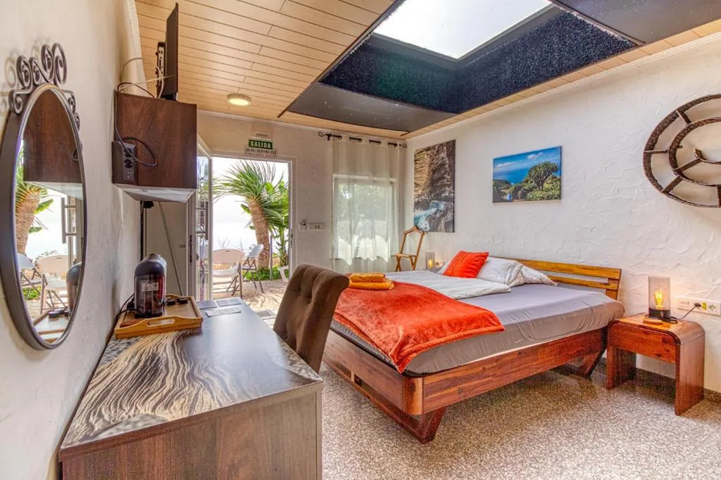 Habitación Doble con baño privado — Hotel Rural Los Piratas