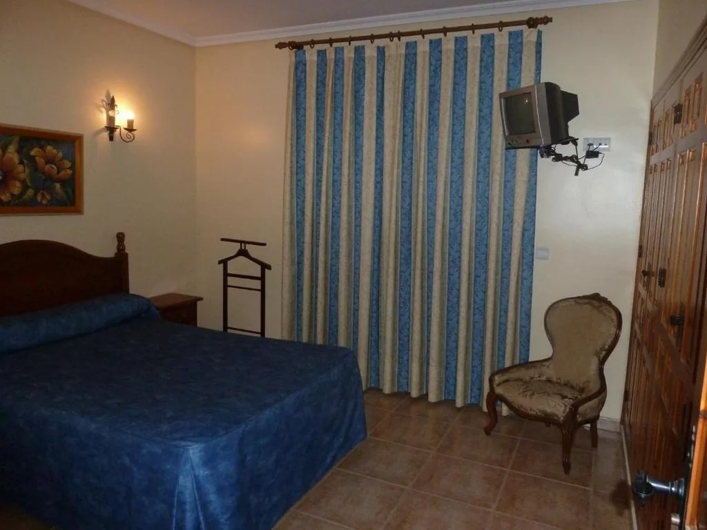 Quarto com cama de casal e varanda — Hotel Rural Miguel Rosi