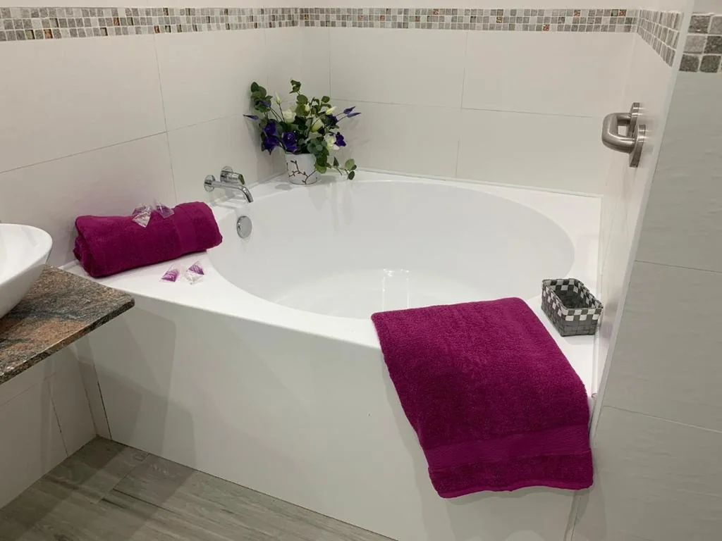 Chambre double Deluxe avec douche — Hotel Rural Molino del Puente Ronda