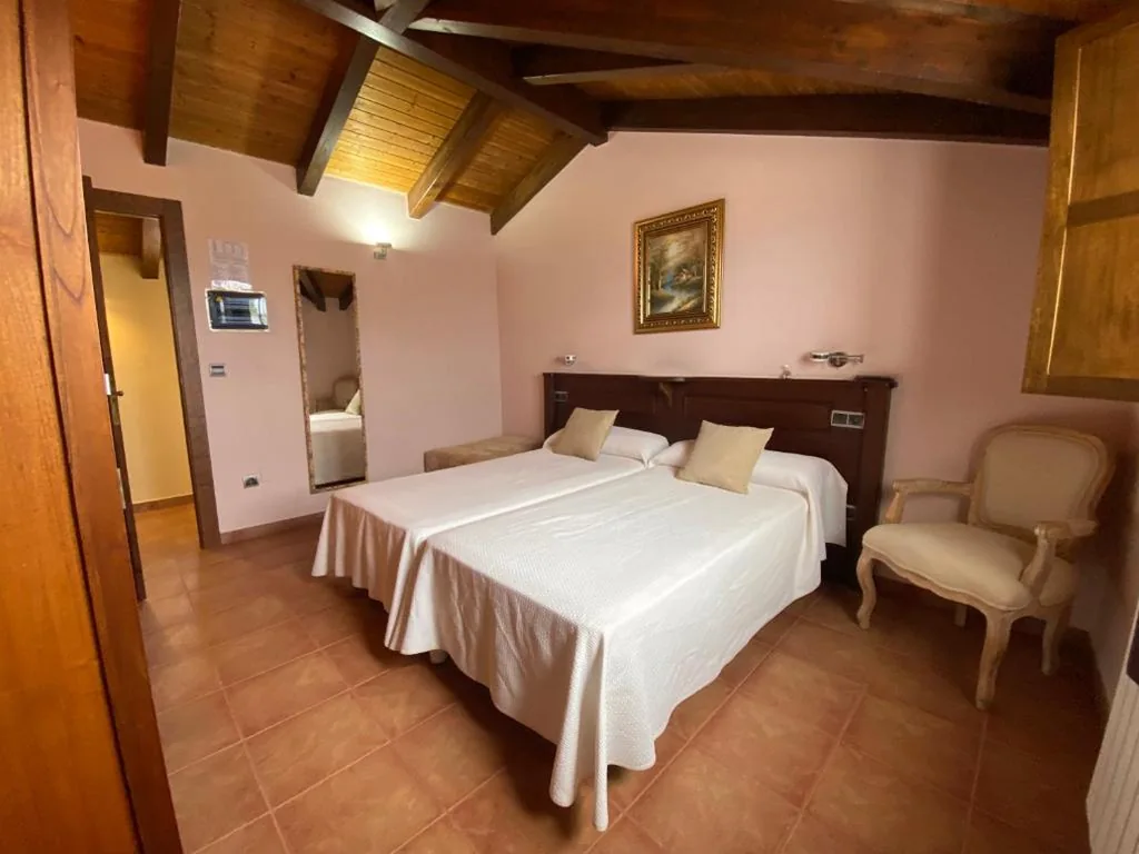 Habitación Doble con ducha - 2 camas — Hotel rural Monasterio de Ara Mada