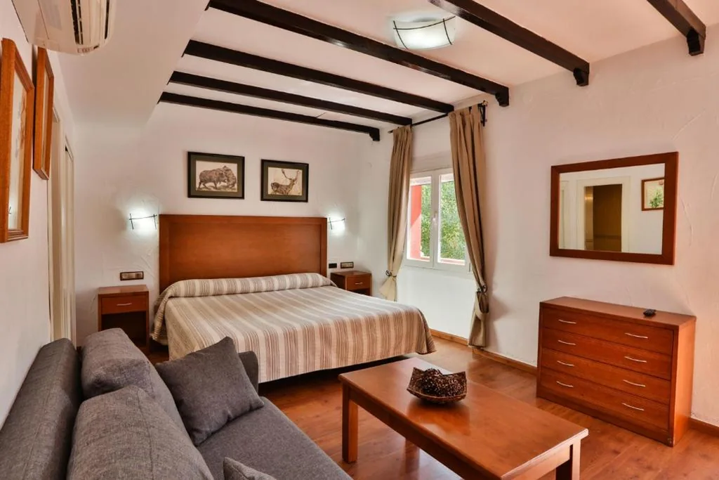 Family Room (2 adults and 2 children) — Hotel Rural Noguera de la Sierpe