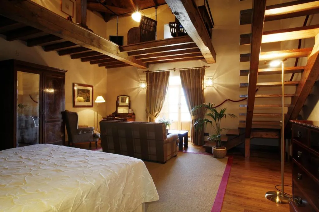 Suite with Balcony — Hotel Rural Palacio de Prelo