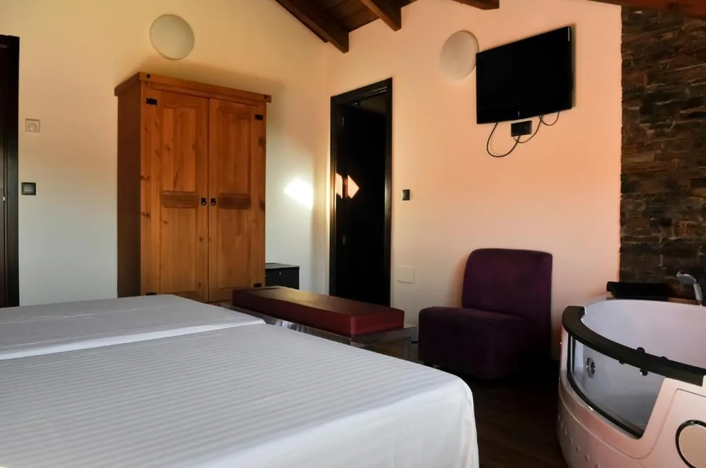 Suite con vasca idromassaggio — Hotel Rural Pescadores