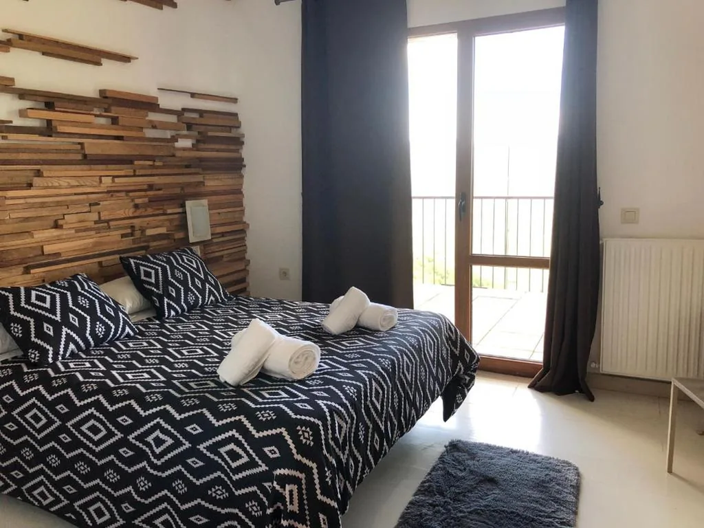 Superior-Doppelzimmer mit Terrasse – 1 oder 2 Betten — Hotel Rural Porta Coeli - Dehesa Santa Lucía
