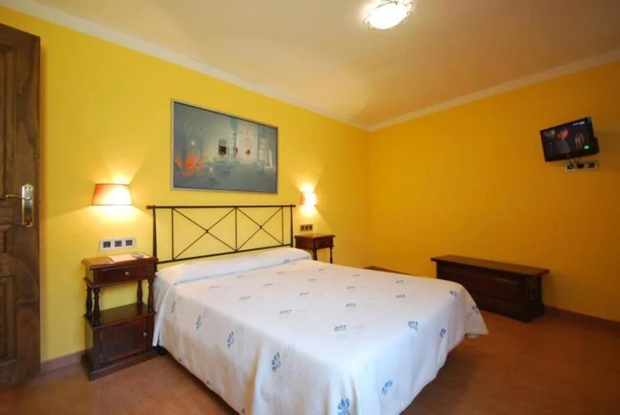 Habitación Doble con cama supletoria - 1 o 2 camas — Hotel Rural Posada Del Monasterio