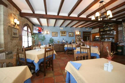 Hotel Rural "Posada EL SOLAR" con "Terraza panorámica-Salón GINTONIC BAR" — photo 4