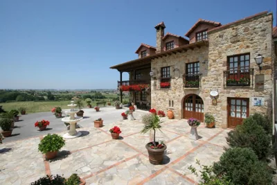 Hotel Rural "Posada EL SOLAR" con "Terraza panorámica-Salón GINTONIC BAR" — photo 9