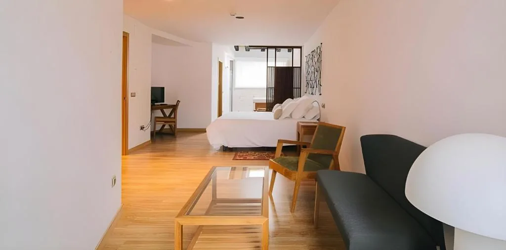 Suite con bañera de hidromasaje — Hotel Rural Quercus Tierra
