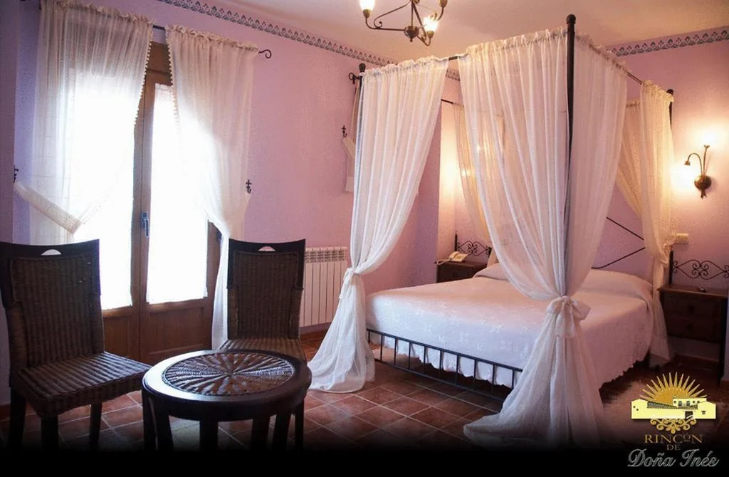 Suite con bañera de hidromasaje — Hotel Rural Rincón de Doña Inés