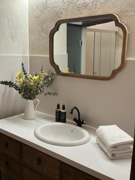 Suite Superior con cama extragrande — HOTEL RURAL SANTUI