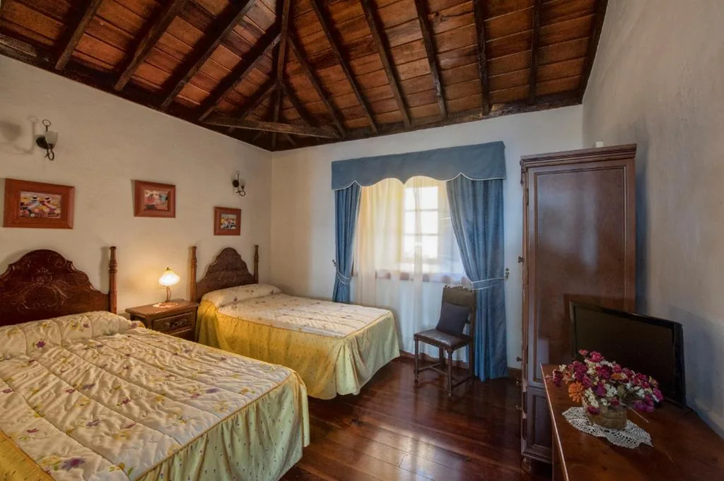 Habitación Doble con cama supletoria - 1 o 2 camas — Hotel Rural Senderos de Abona